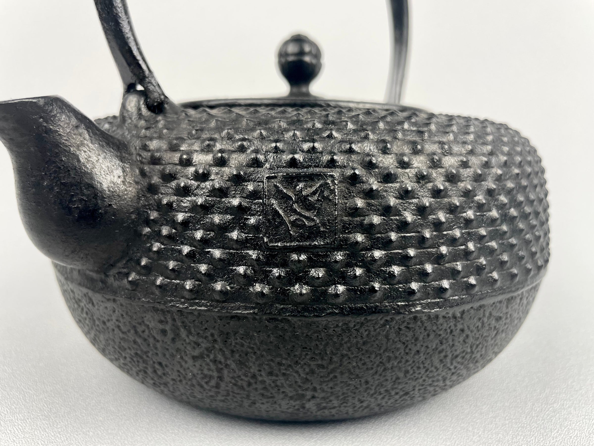 ゆるり〜 鉄瓶 柚子型アラレ1.5L | 釜鉄瓶工房 佐秋鋳造所