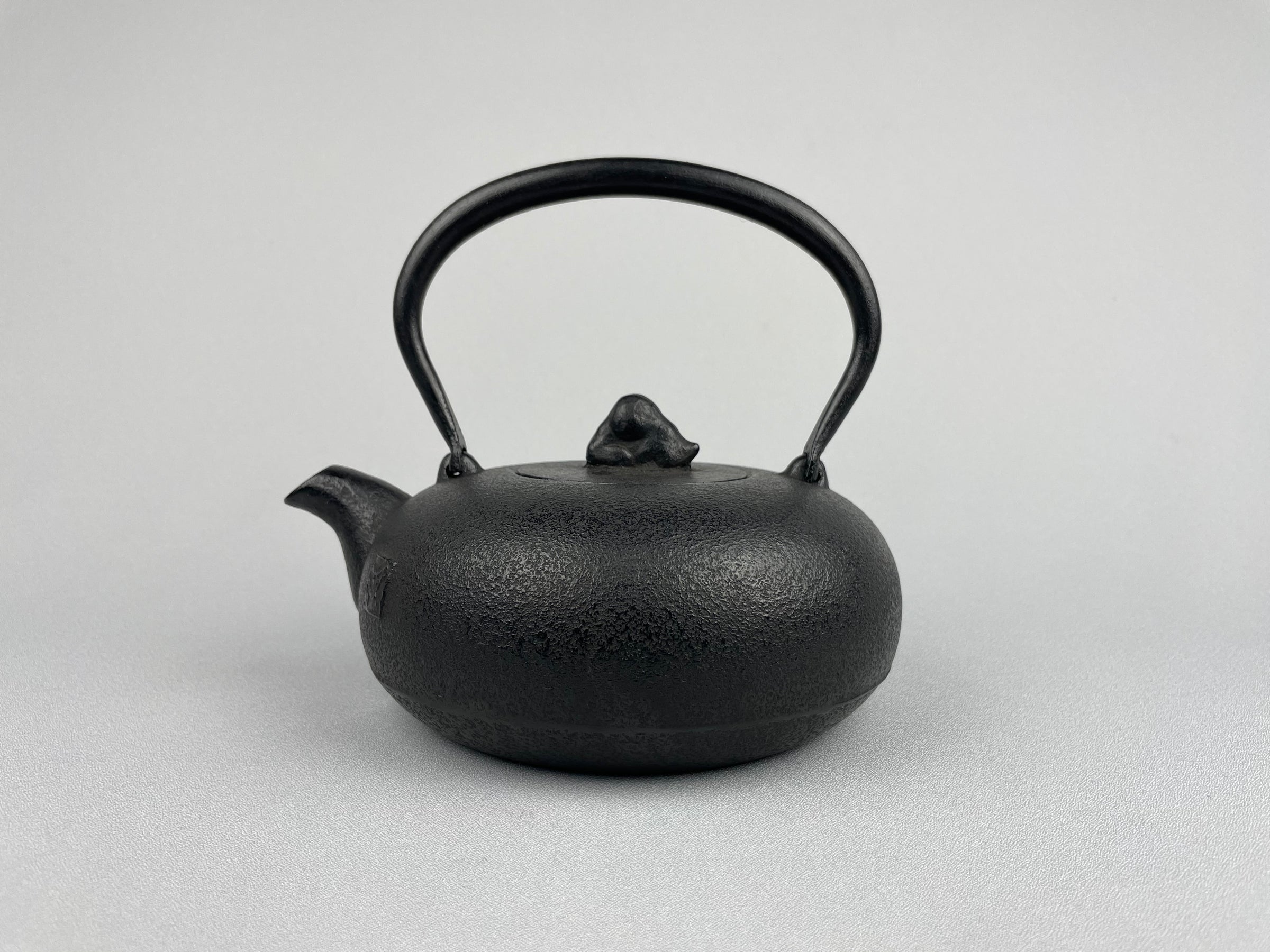 ゆるり〜 鉄瓶 浮雲 1L | 釜鉄瓶工房 佐秋鋳造所