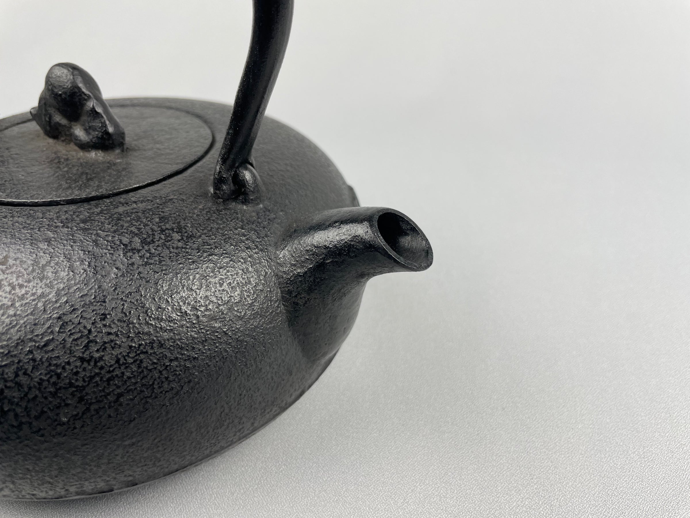 ゆるり〜 鉄瓶 浮雲 1L | 釜鉄瓶工房 佐秋鋳造所