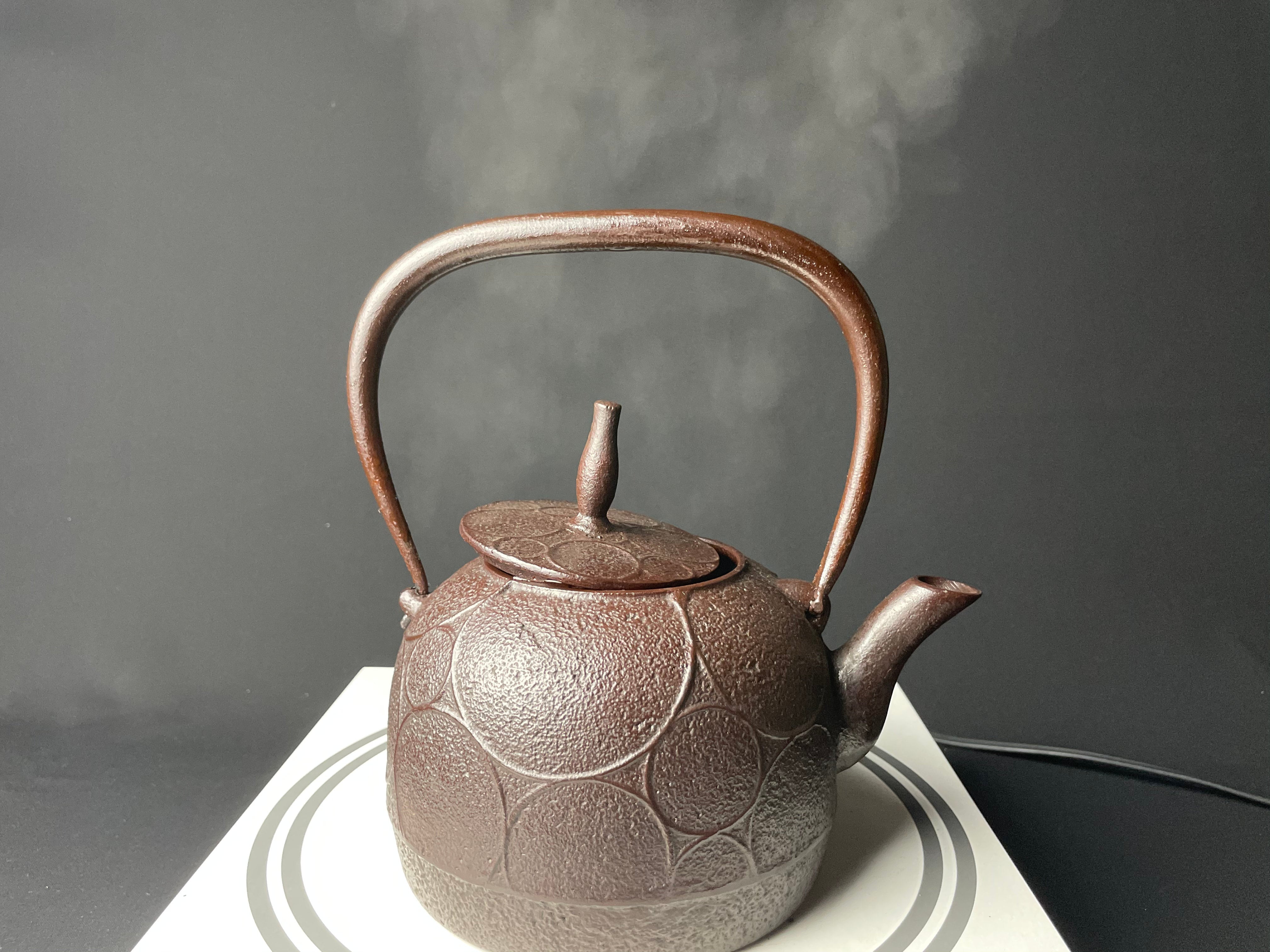 日本製 南部鉄器 南部鉄瓶 砂鉄鉄瓶 水沢鋳物 砂鉄 兼用瓶 唐菊