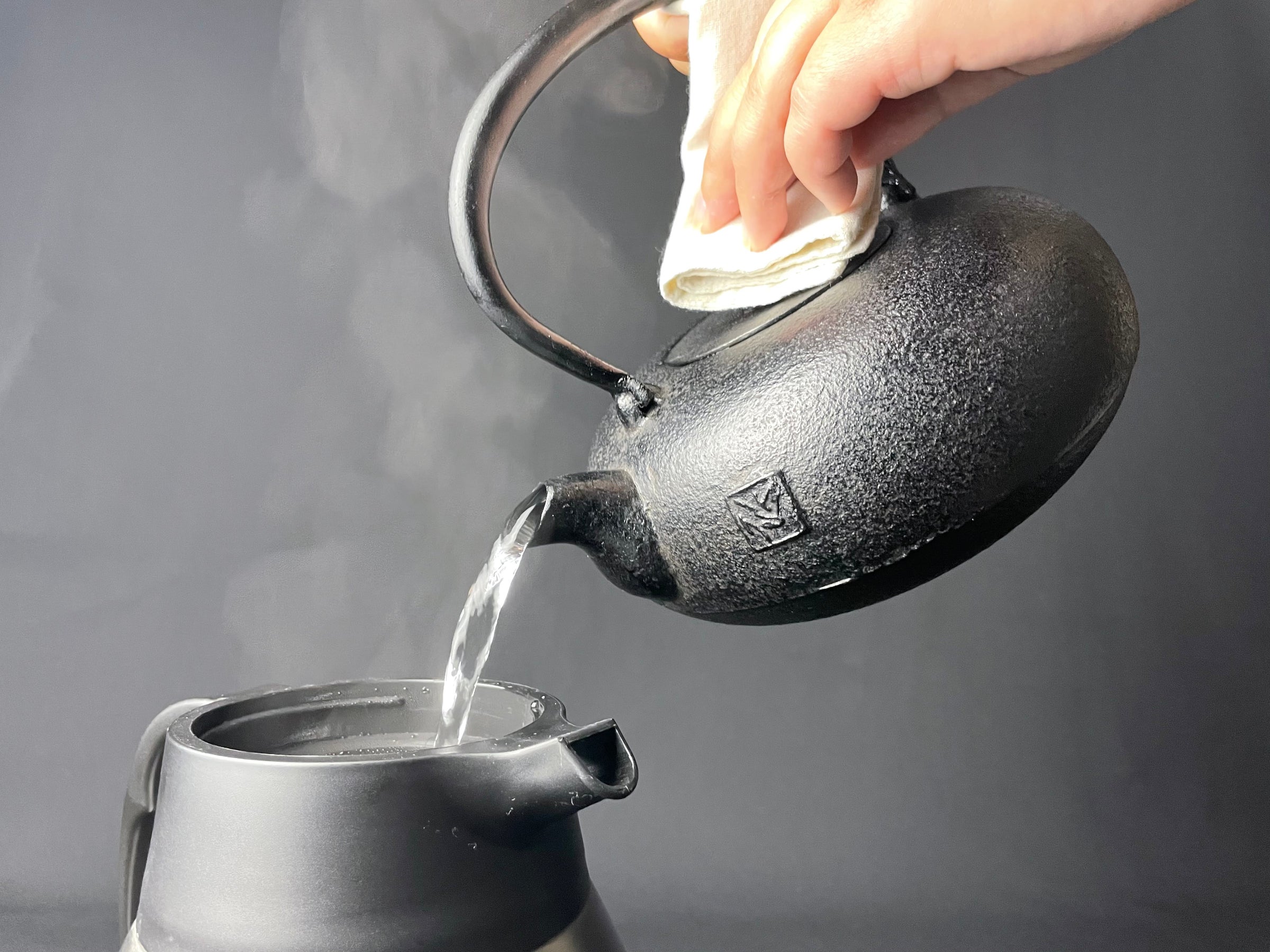 ゆるり〜 鉄瓶 浮雲 1L | 釜鉄瓶工房 佐秋鋳造所